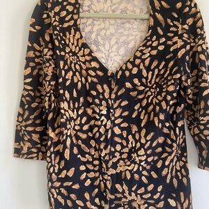 Dana Buchman Graphic Fitted Blouse in Tan and Brown